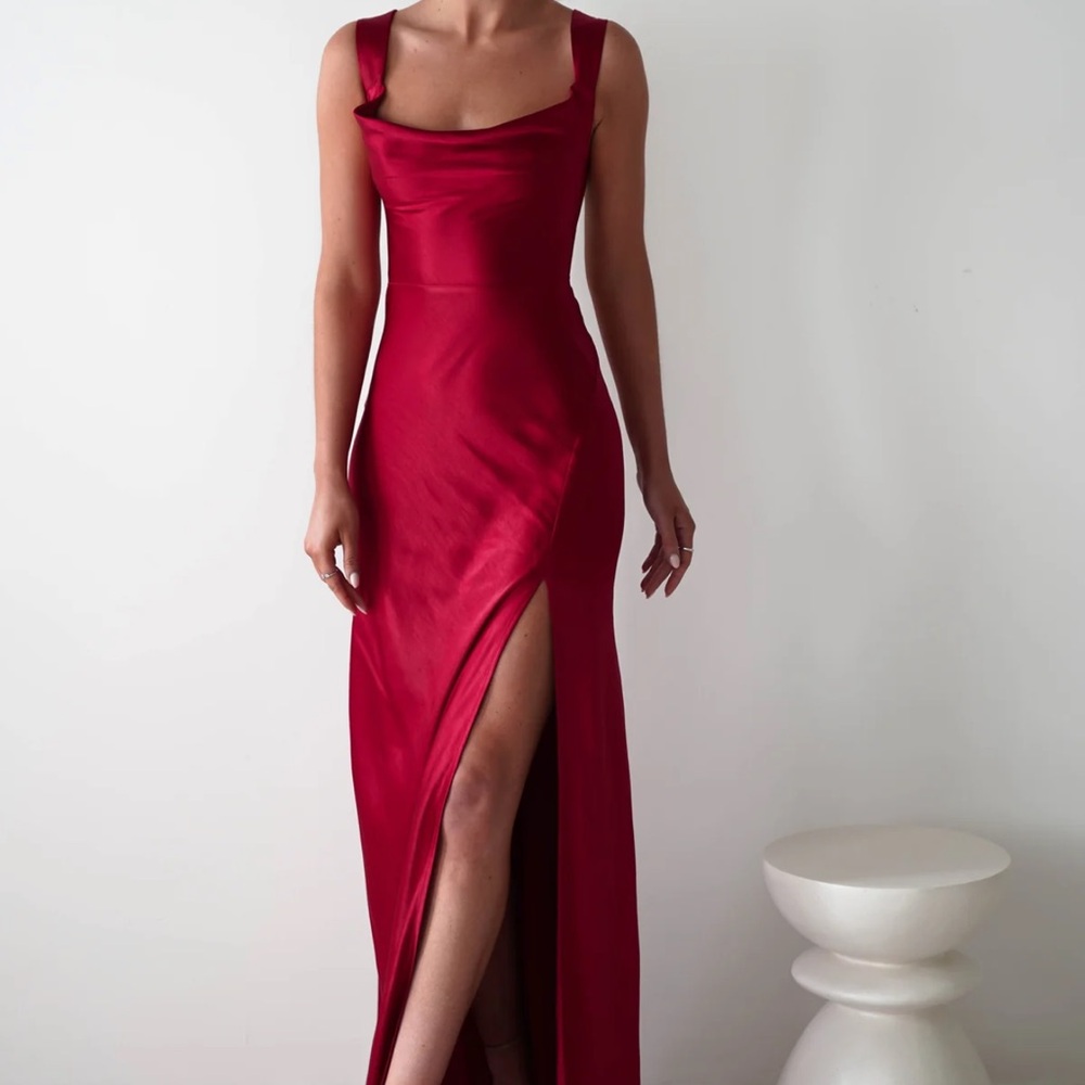 Red Prom Dress with Slit and Square Neckline, With a beautiful crisscrossed back